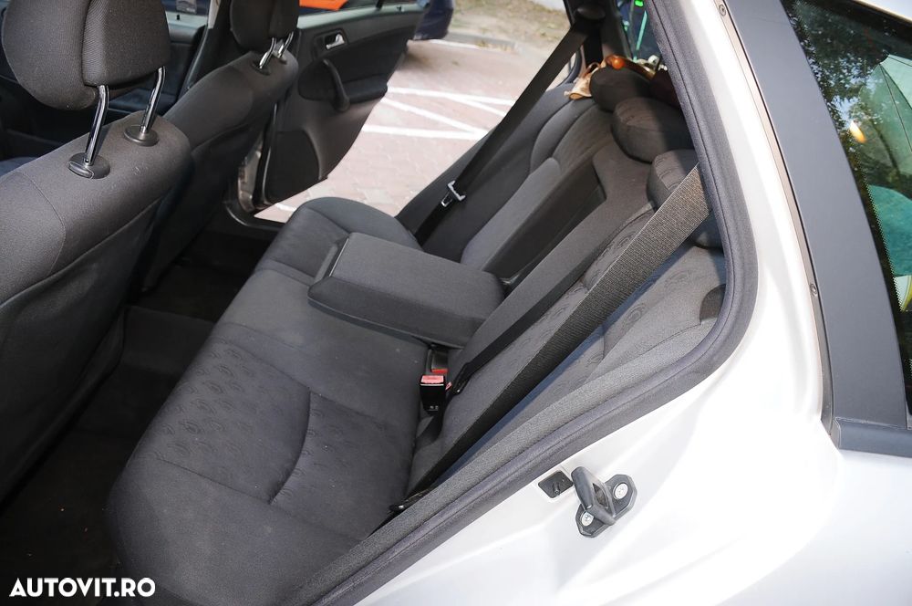 Mercedes-Benz C - 8