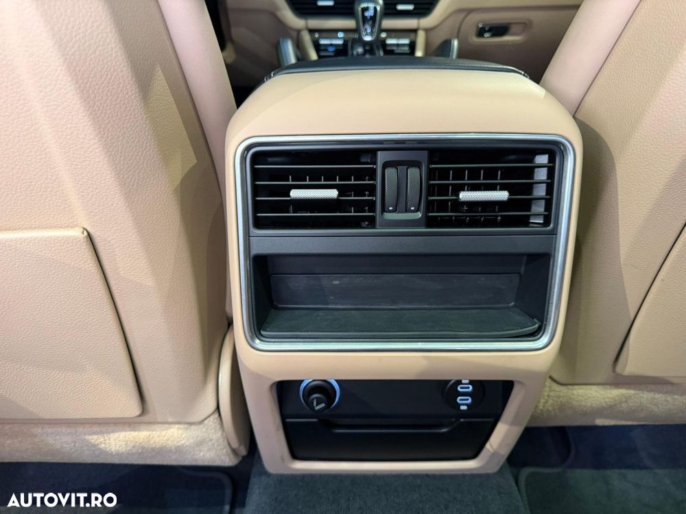 Porsche Cayenne Coupe GTS Tiptronic S - 23