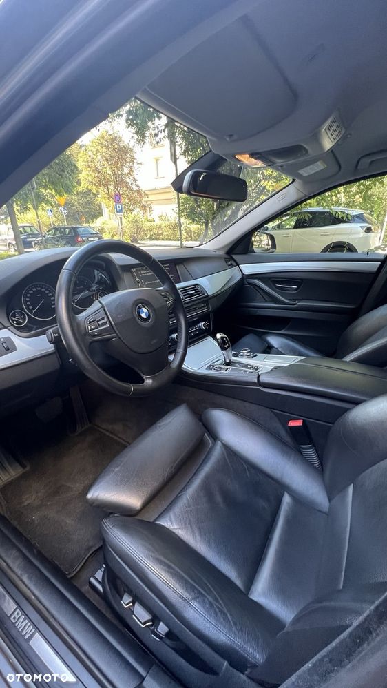 BMW Seria 5 525d xDrive Sport-Aut - 2