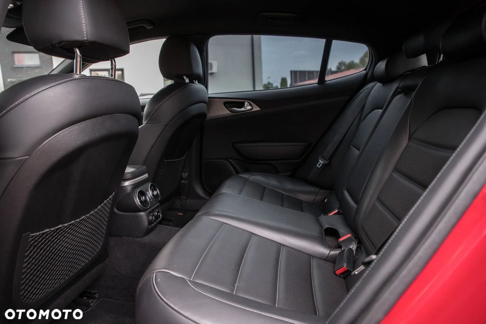 Kia Stinger 3.3 T-GDI V6 GT AWD - 29