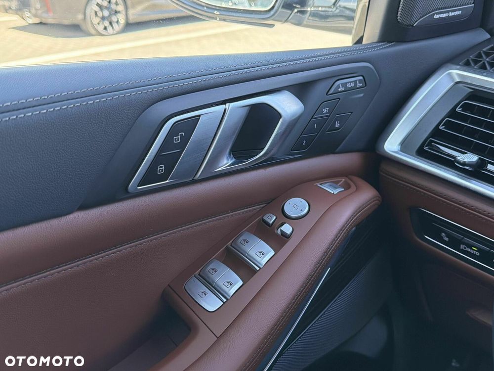 BMW X7 - 25
