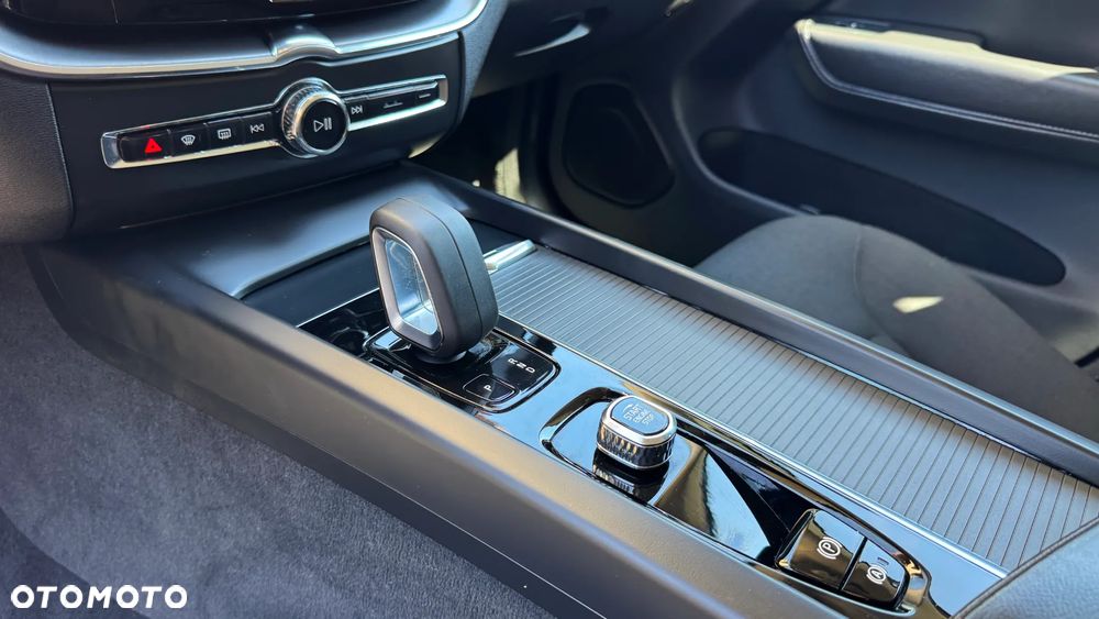 Volvo XC 60 B4 D Geartronic Momentum Pro - 19
