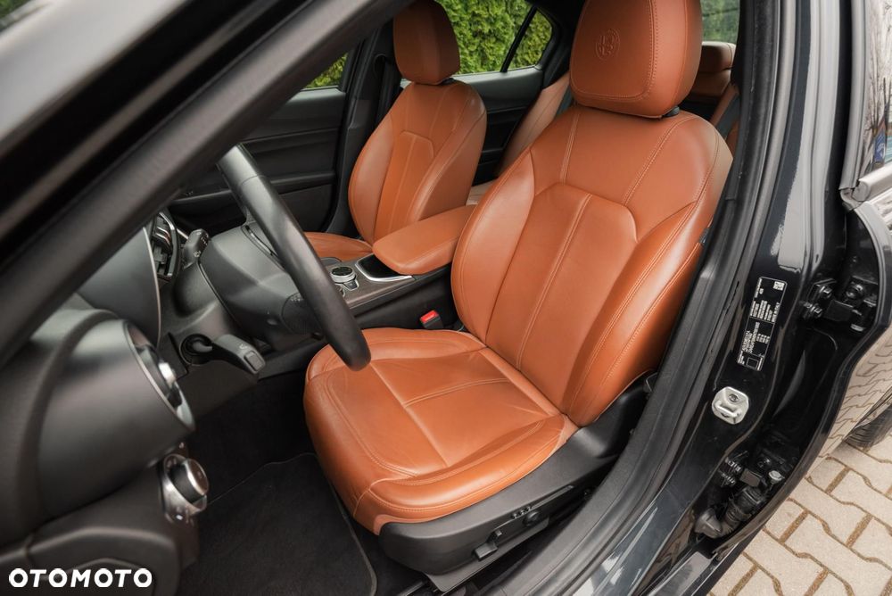 Alfa Romeo Giulia - 12