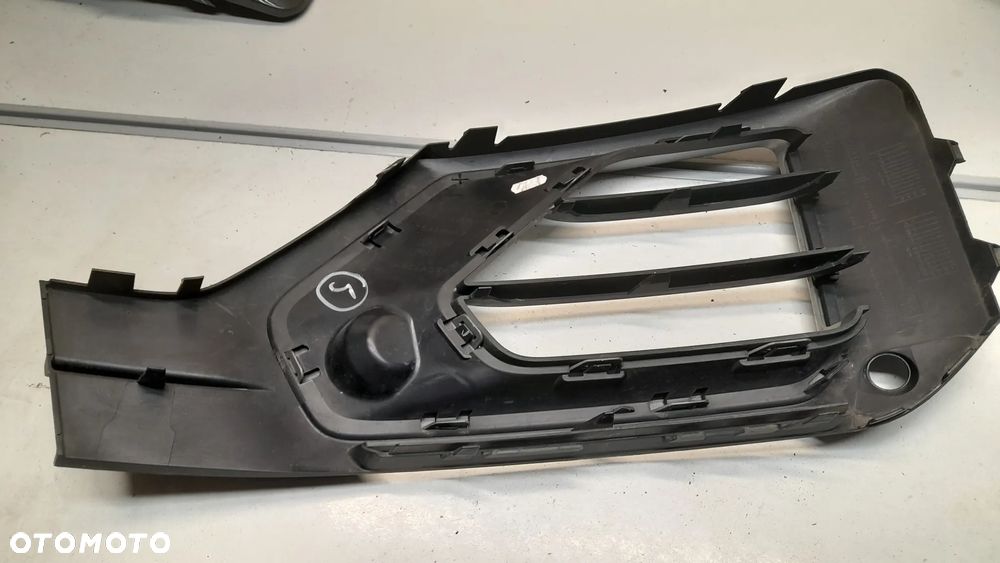 AUDI Q2 KRATKA ZAŚLEPKA ZDERZAKA PRAWA 81A807682K 81A807682G - 4