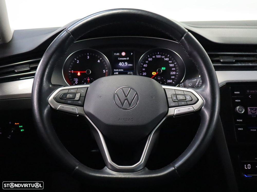 VW Passat Variant 2.0 TDI Business DSG - 12