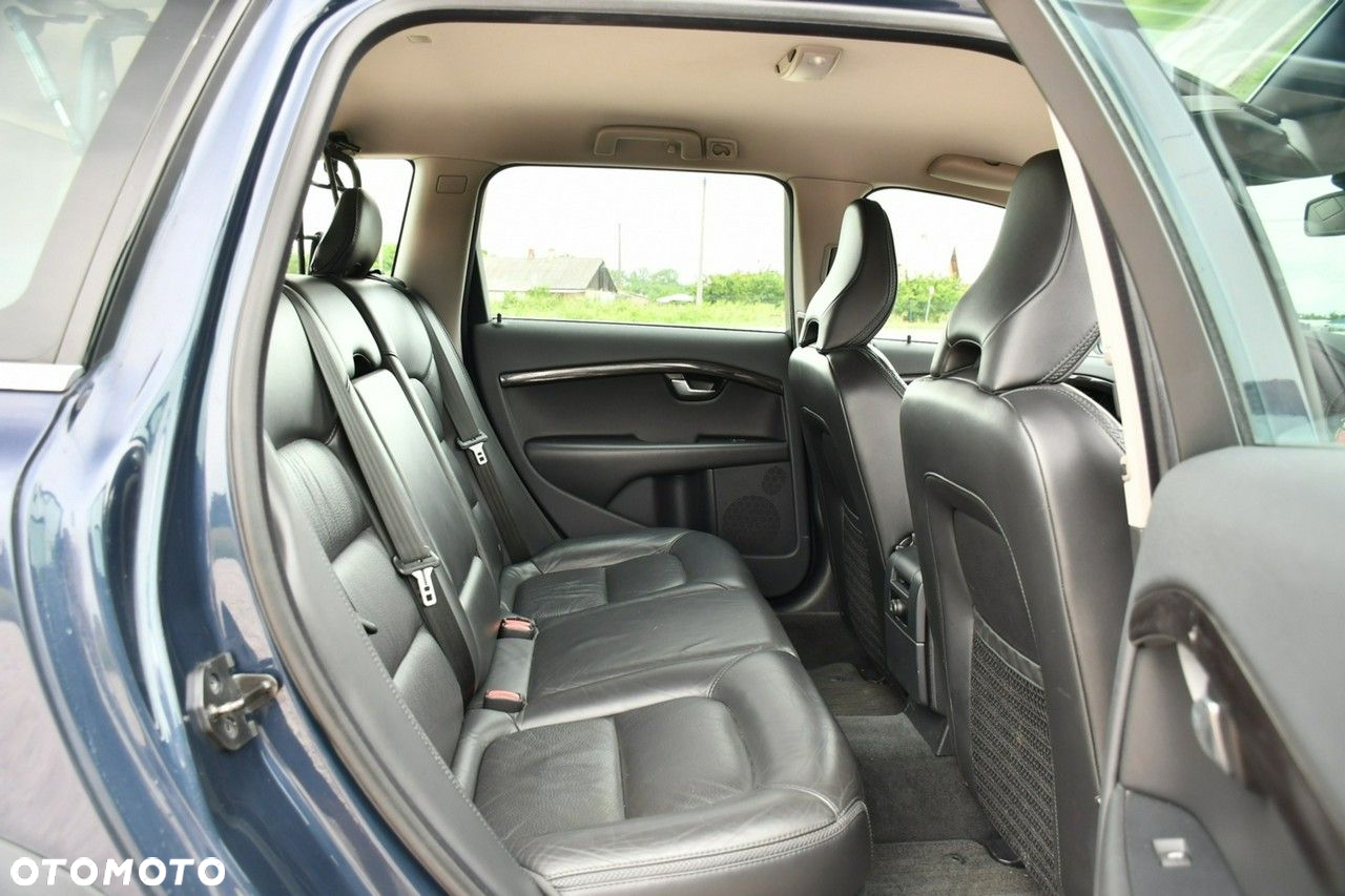 Volvo XC 70 2.4D Momentum - 33