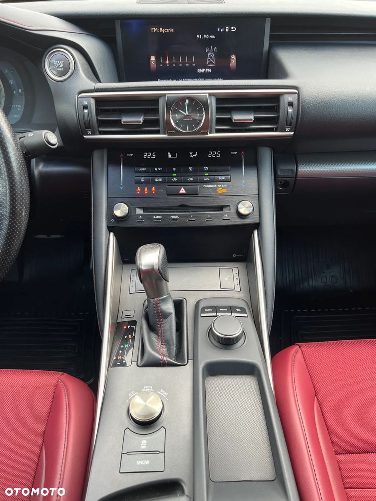 Lexus IS 200t / 300 F Sport - 19