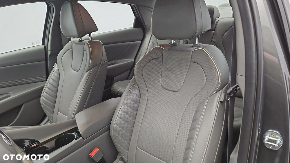 Hyundai Elantra 1.6 Executive CVT - 11