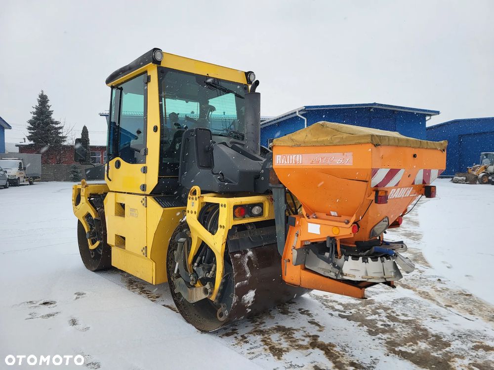 Bomag BW 154 AP 4 AM + rozsypywacz grysu z Niemiec - 4