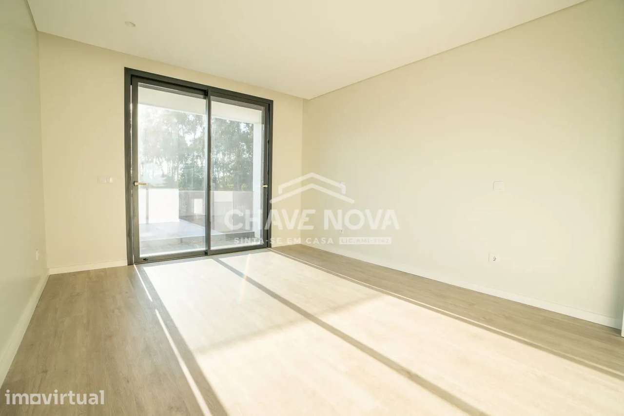Moradia T4 Moderna à Entrada da Cidade de Espinho – Em Fase Final. - Grande imagem: 3/24