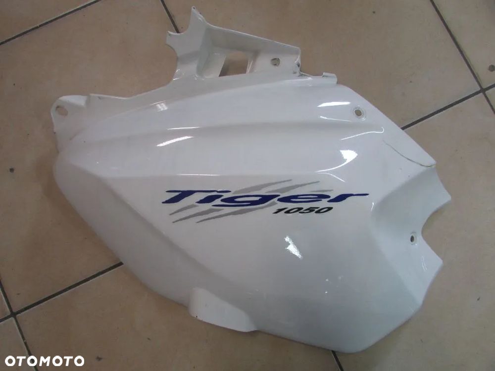 Triumph Tiger 1050 06-12 owiewka boczek lewy - 1