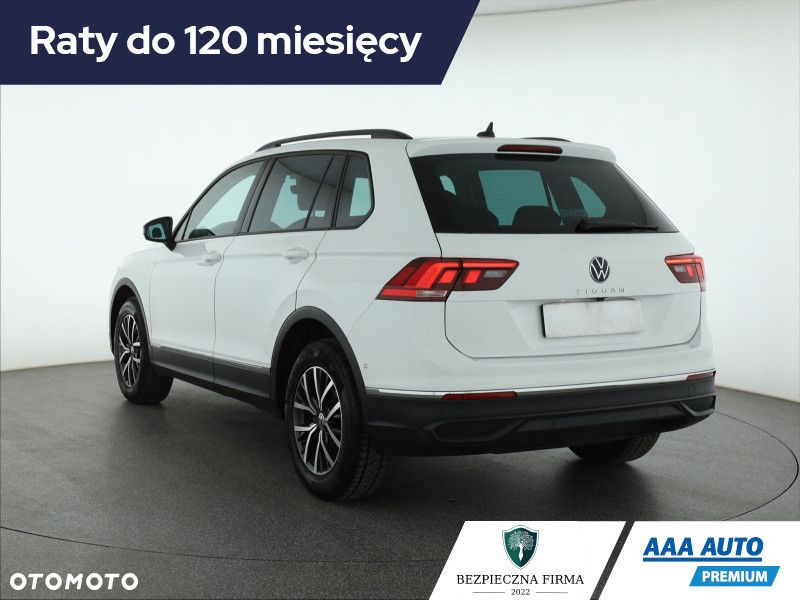 Volkswagen Tiguan - 5