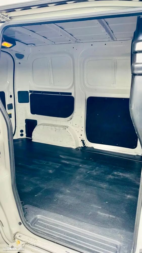 Nissan e-NV200 - 13
