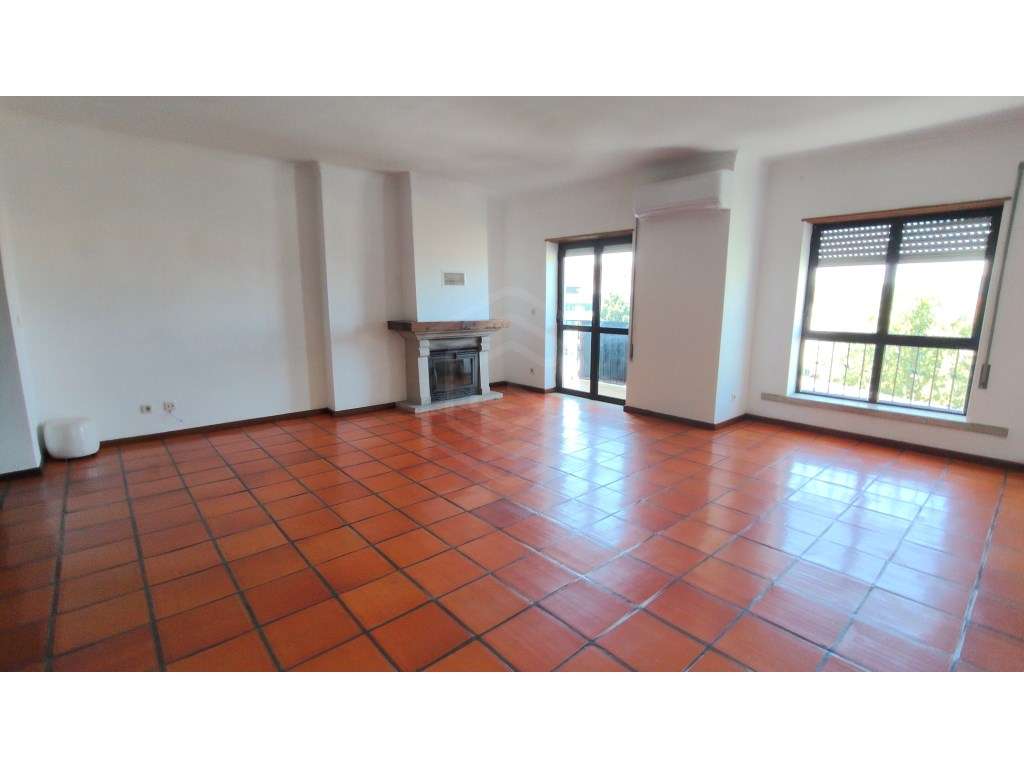 Apartamento T4 com excelente localização no Fundão - Grande imagem: 5/19