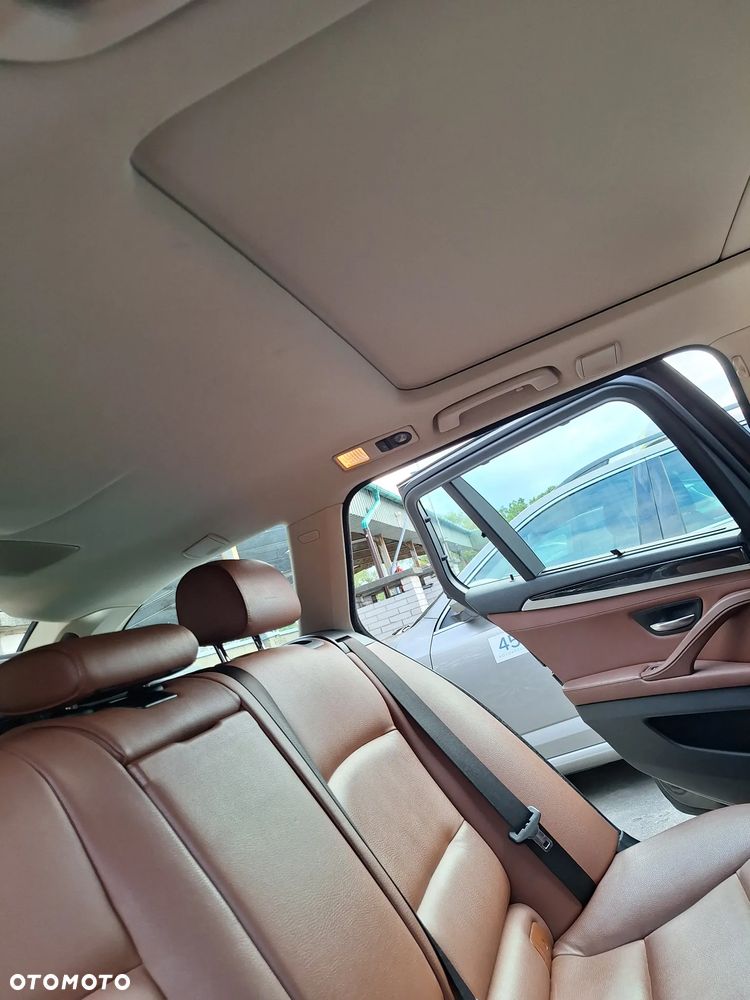 BMW Seria 5 520d xDrive - 14