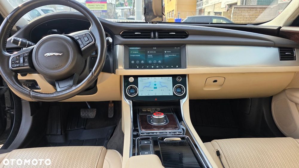 Jaguar XF 20d AWD Prestige - 24