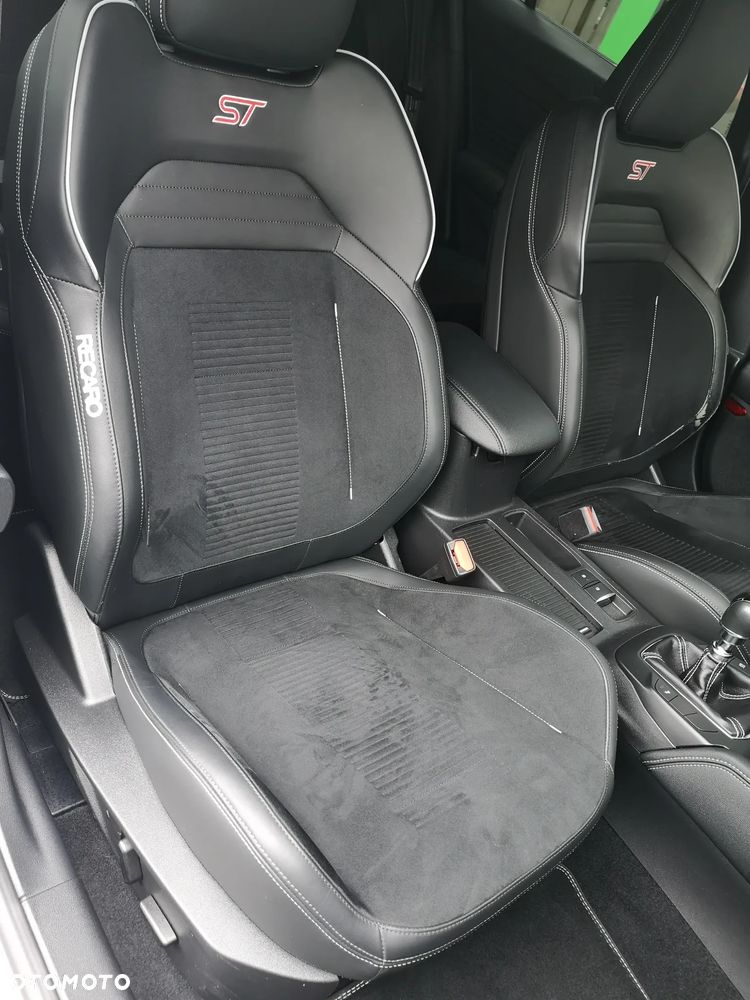 Ford Focus 2.0 EcoBlue S&S ST mit Styling-Paket - 27