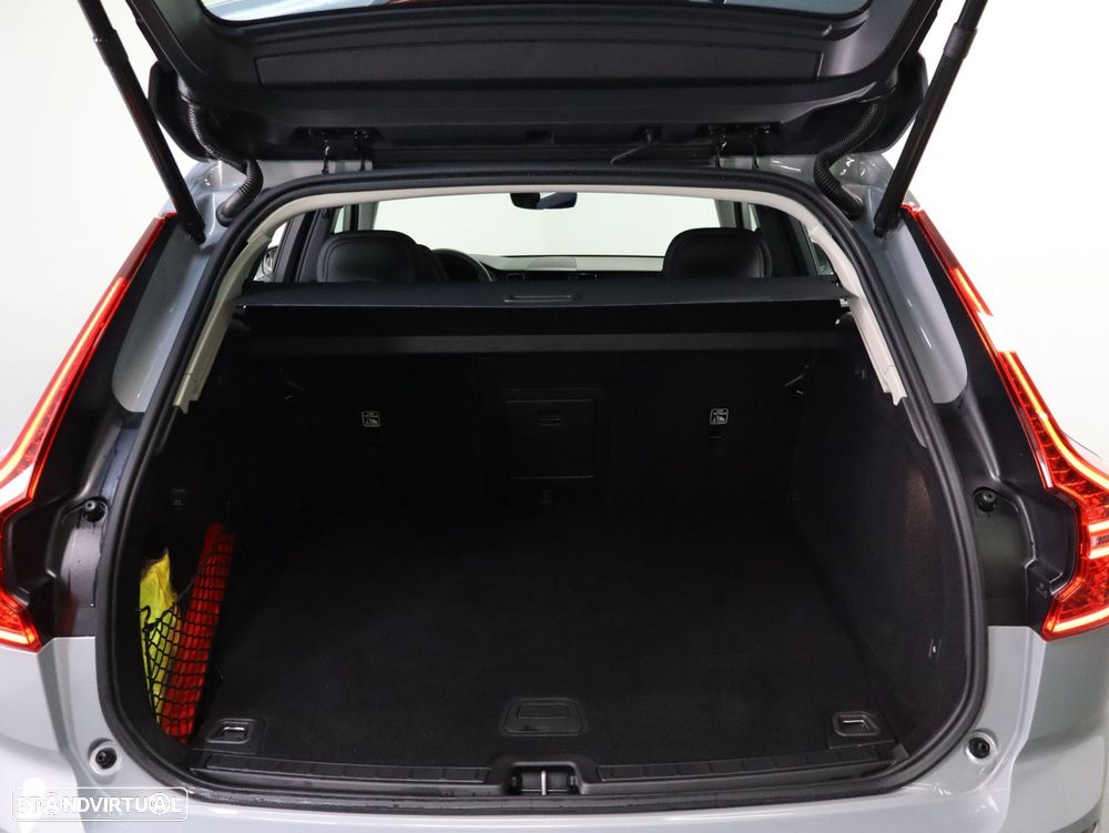 Volvo XC 60 2.0 T6 PHEV Core AWD - 24