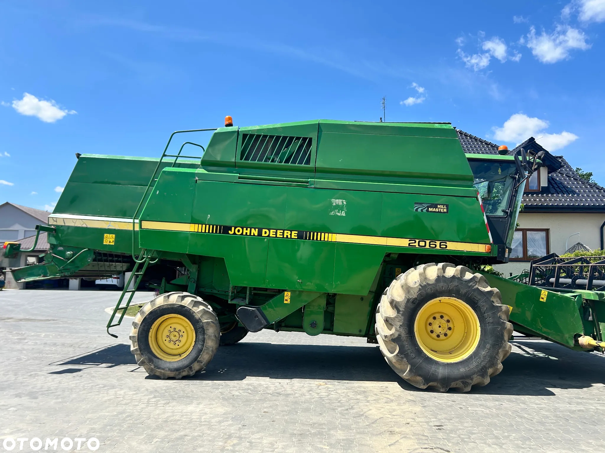 John Deere 2066 - 2