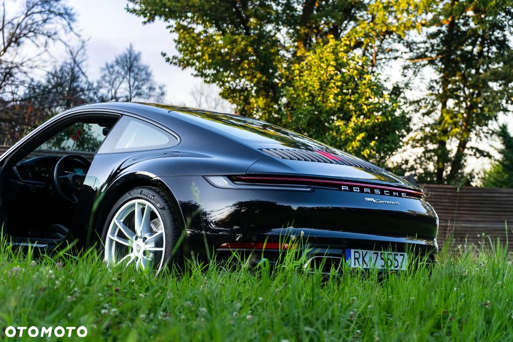 Porsche 911 Carrera 4 - 10