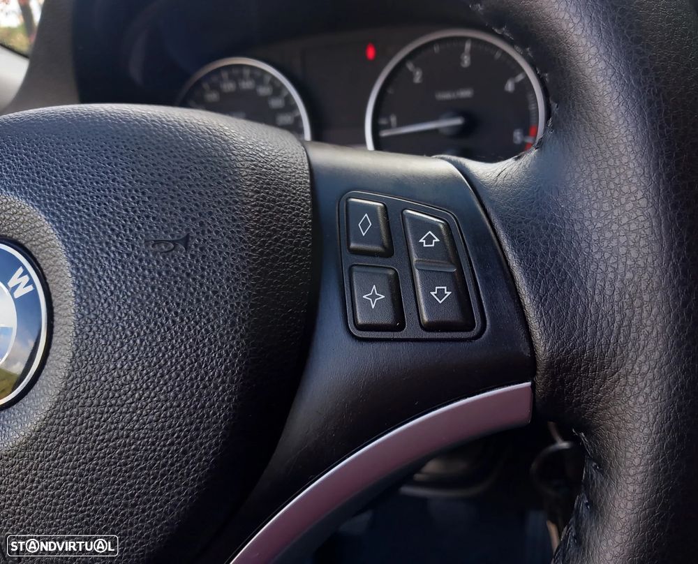 BMW 318 d Navigation Sport - 21