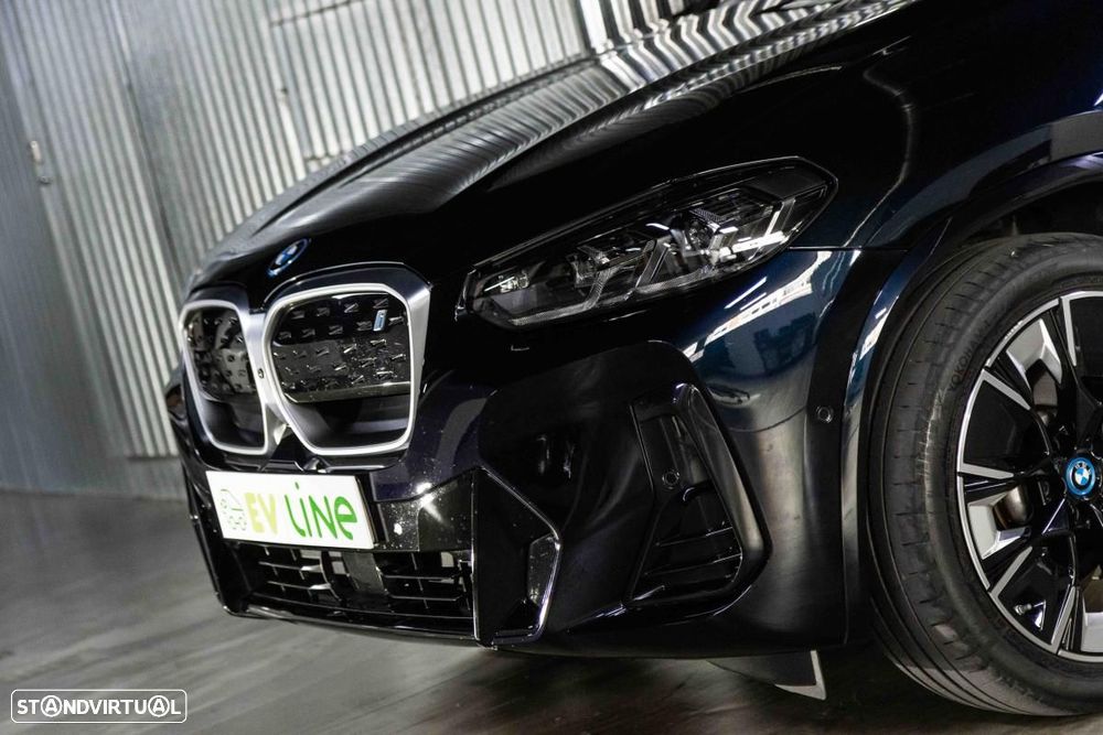 BMW iX3 M Sport Impressive - 38