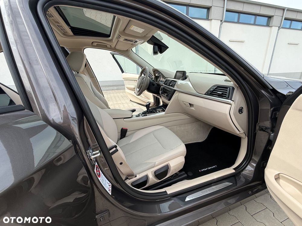 BMW Seria 3 320i Modern Line - 26