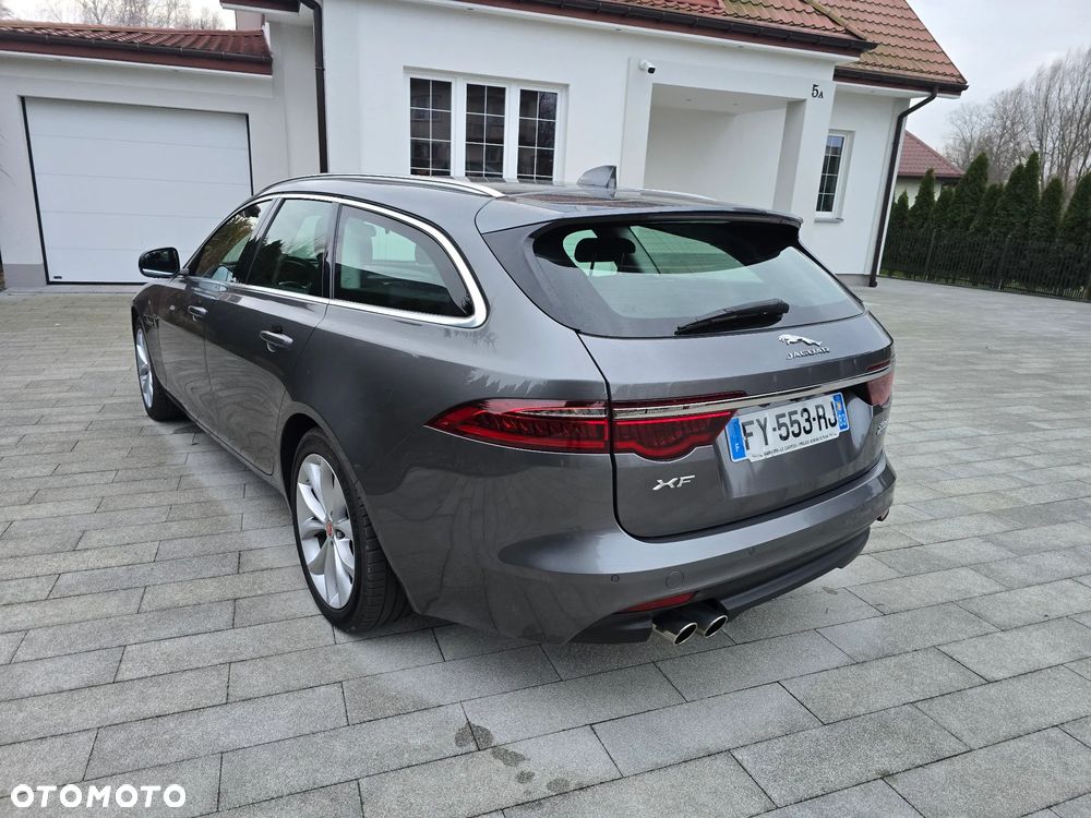 Jaguar XF 20d AWD Portfolio - 6