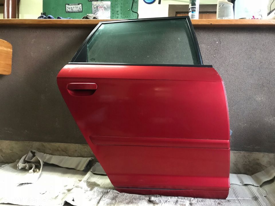 DRZWI TYŁ PRAWE A3 8P LZ3F