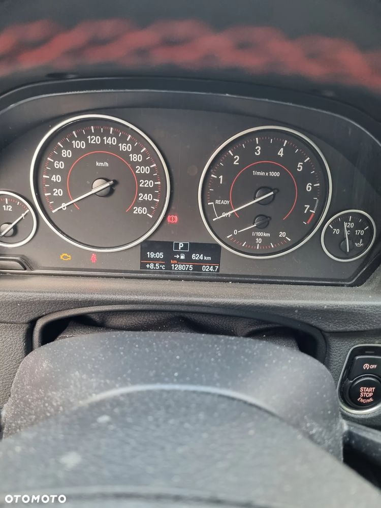 BMW Seria 3 328i xDrive Sport Line - 5