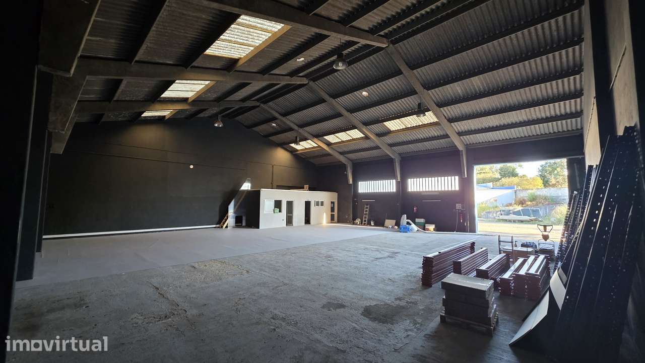 Armazém 400m² c/ acesso TIR e pé-direito alto — Milheirós, Maia - Grande imagem: 3/8