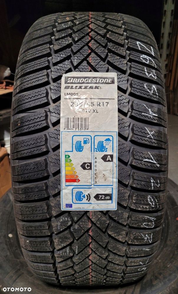 1x Bridgestone Blizzak LM005 235/45R17 97V XL Z635A - 2