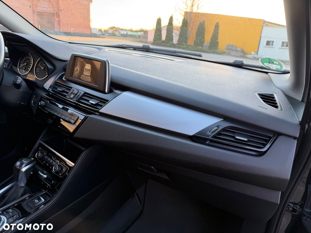 BMW Seria 2 218d - 31