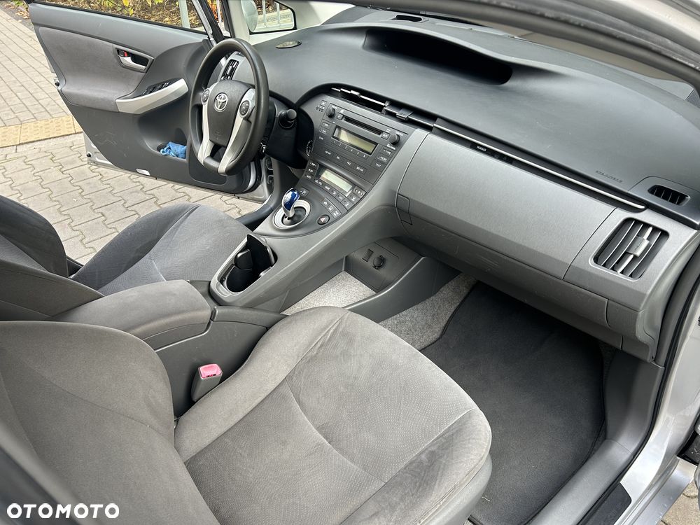 Toyota Prius 1.8 HSD Sol - 20