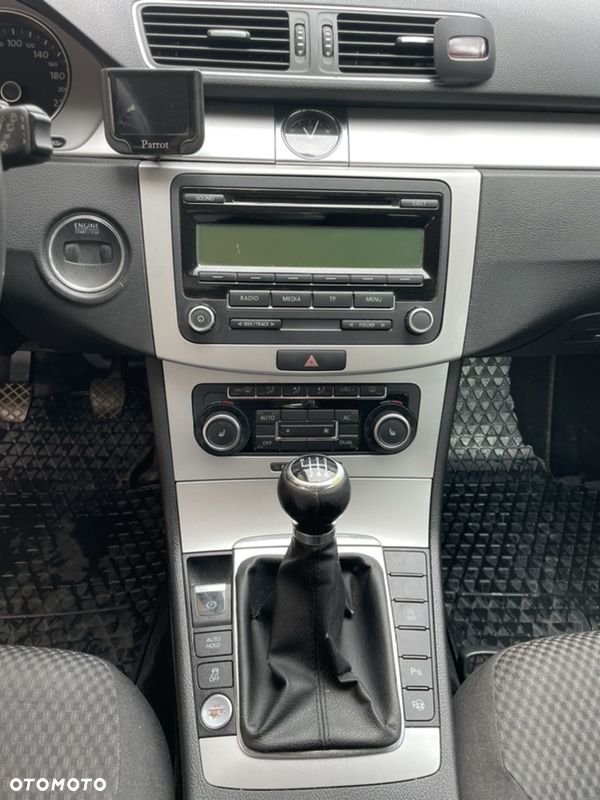 Volkswagen Passat - 8