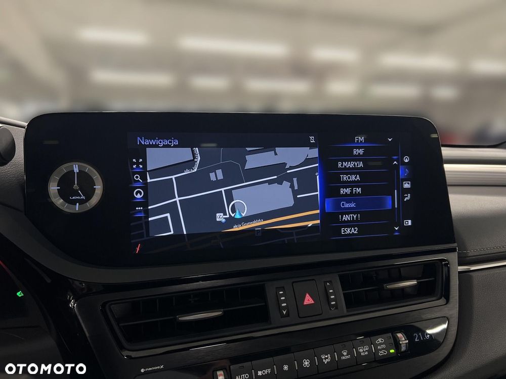 Lexus ES 300h F Sport Edition - 23