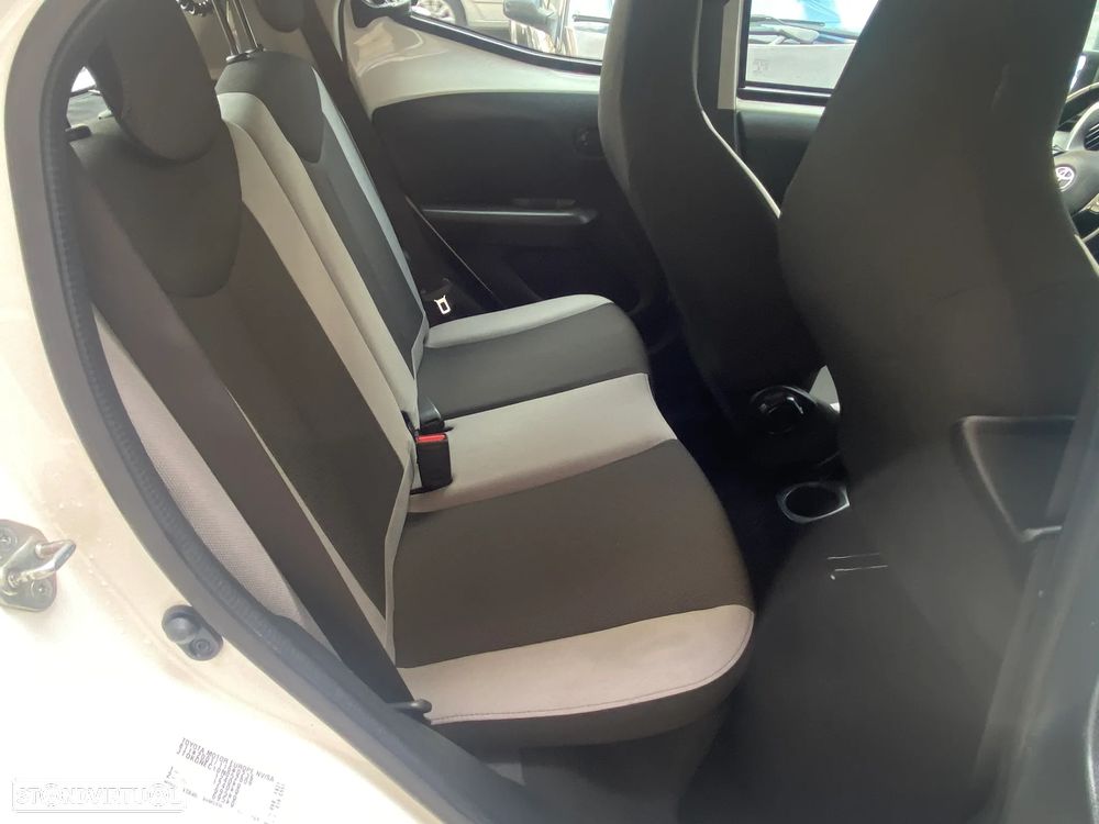 Toyota Aygo x-play touch - 27