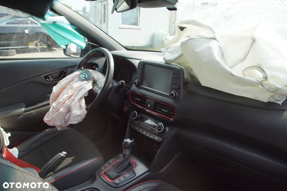 Auto na części - Hyundai Kona I 1.6 T-GDI 177 KM G4FJ D7UF1 YG7 2019R Silnik Skrzynia Drzwi Maska Błotnik Zderzak Klapa Lampa Lusterko Klamka Szyba Deska Kokpit Sterownik Moduł Czujnik Licznik Wyświetlacz Panel Kierownica - 13