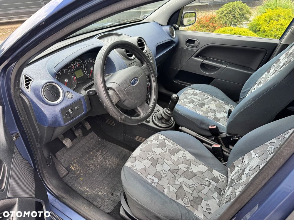 Ford Fiesta - 25