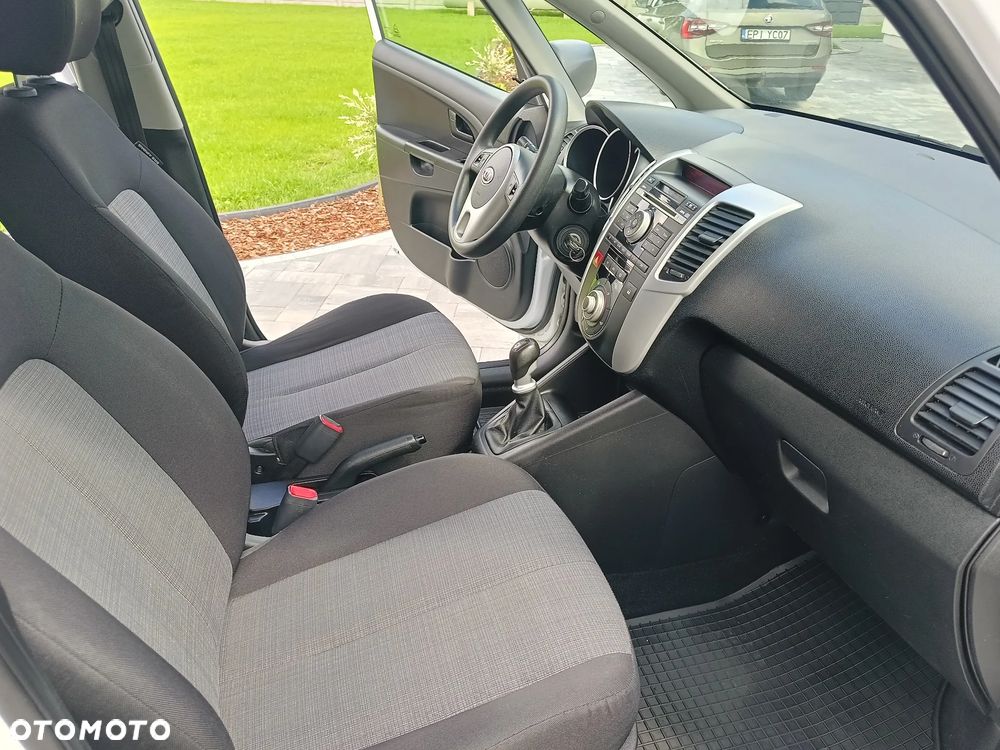 Kia Venga - 11