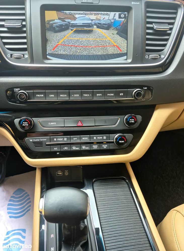 Kia Carnival - 16