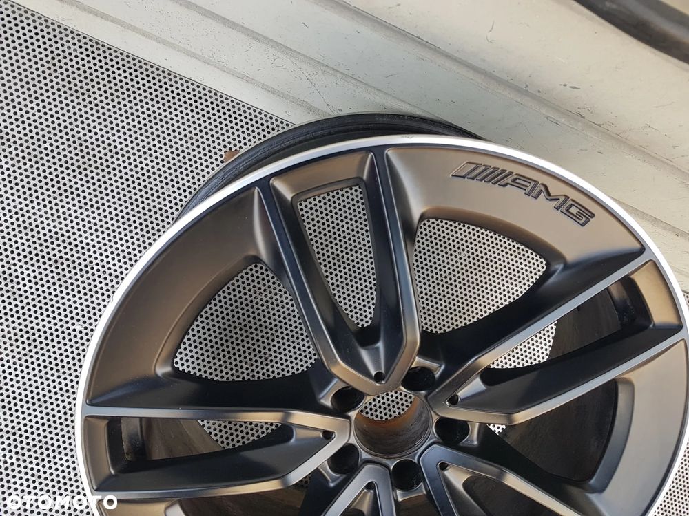 Mercedes W213 E AMG Felga 8x20 ET20 Przednia - 4
