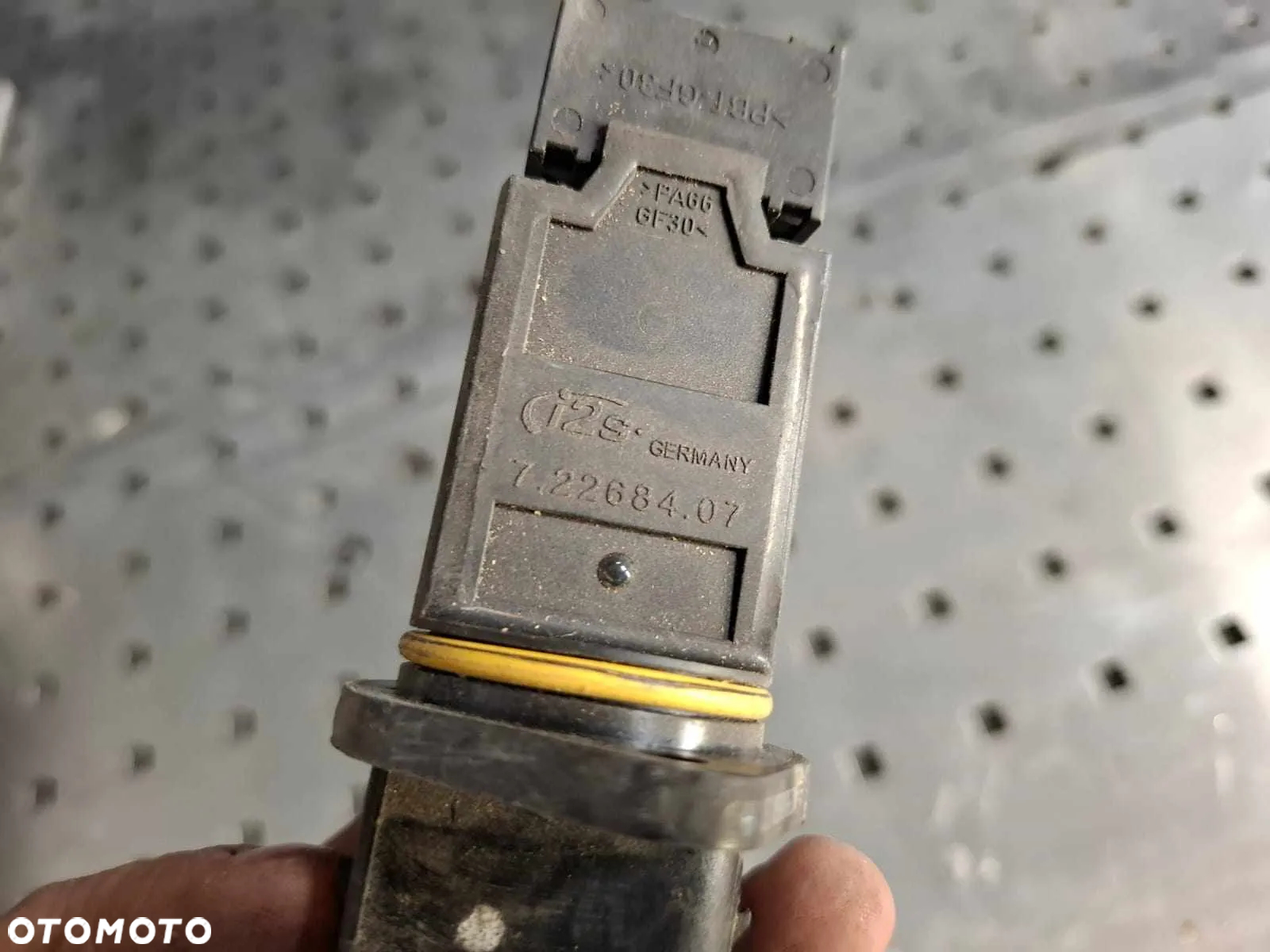 PRZEPŁYWOMIERZ POWIETRZA MERCEDES W210 2,2 CDI OM 611 - 2