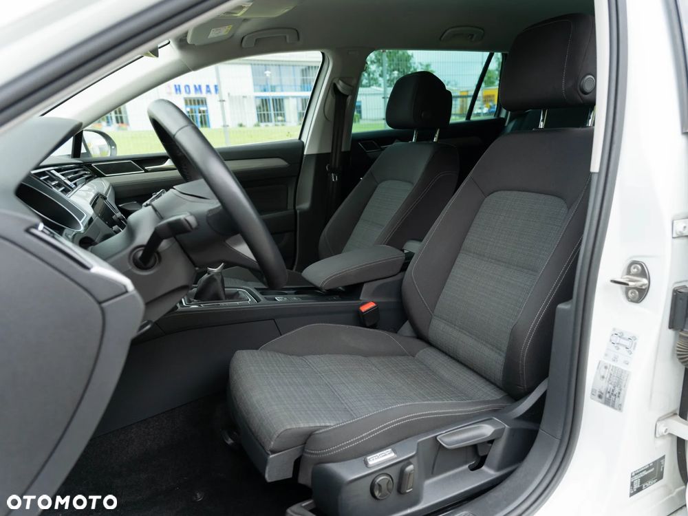Volkswagen Passat 1.5 TSI EVO Elegance - 16
