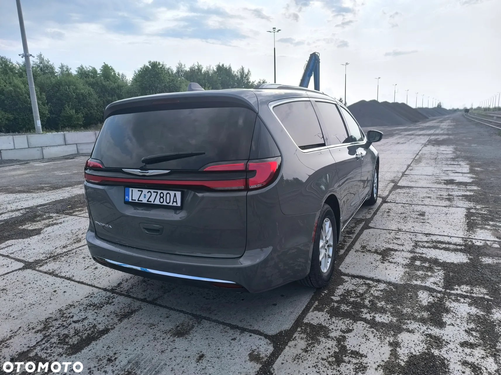 Chrysler Pacifica - 10