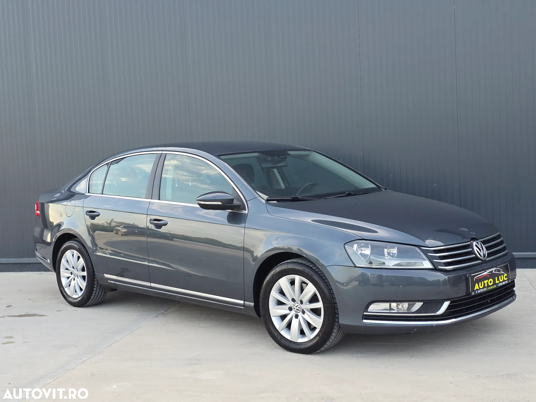 Volkswagen Passat - 2