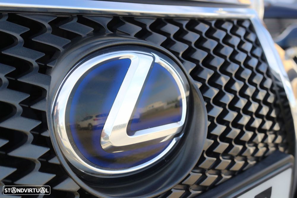 Lexus IS 300H F Sport - 8