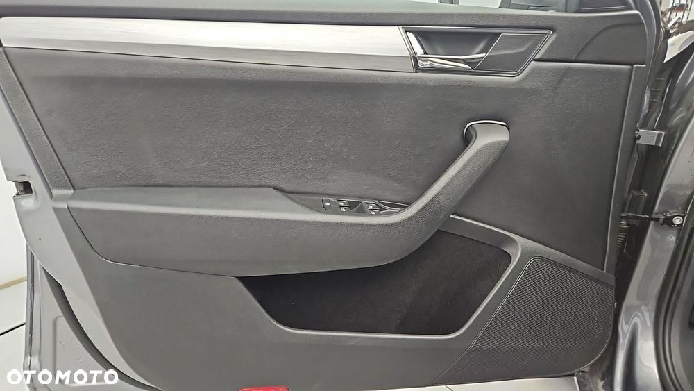 Skoda Superb 2.0 TDI SCR Ambition DSG - 11
