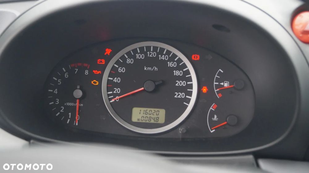 Nissan Almera Tino 1.8 Visia - 17