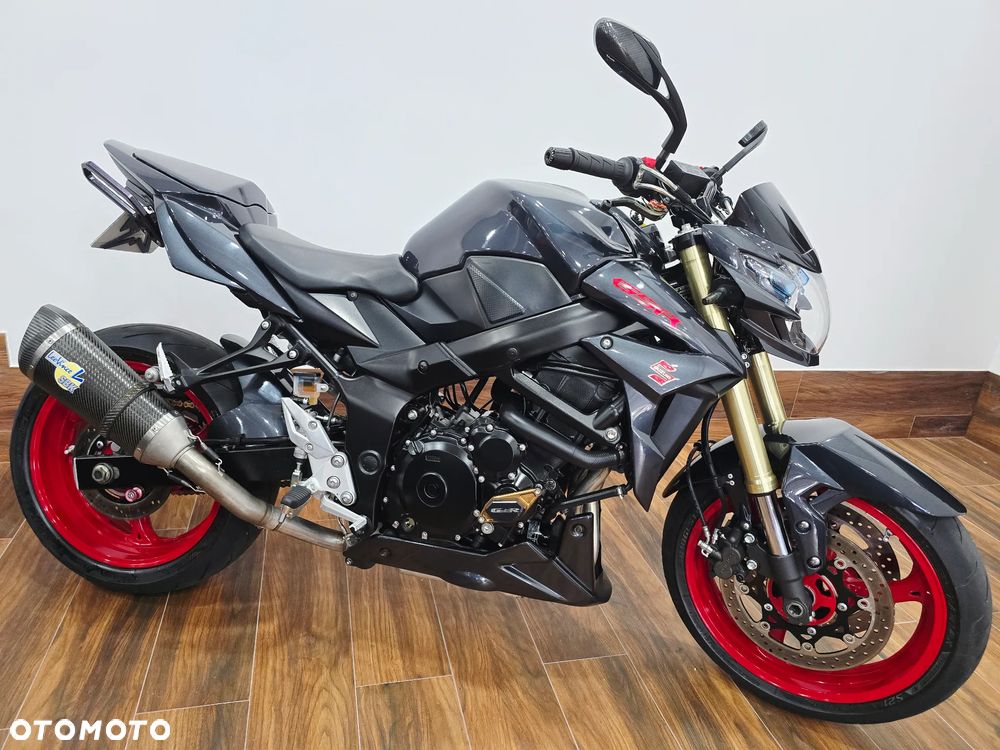 Suzuki GSR - 25